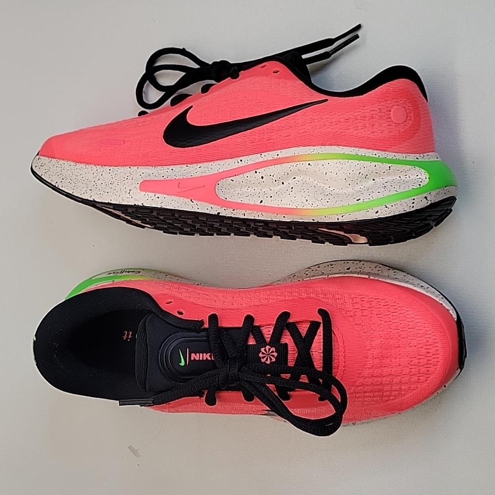 Nike Journey Running Sneakers Size 6.5 Run Hot Punch/Black Green HJ7352-674